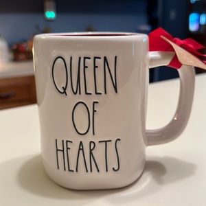 NWT! Rae Dunn Mug Queen of Hearts